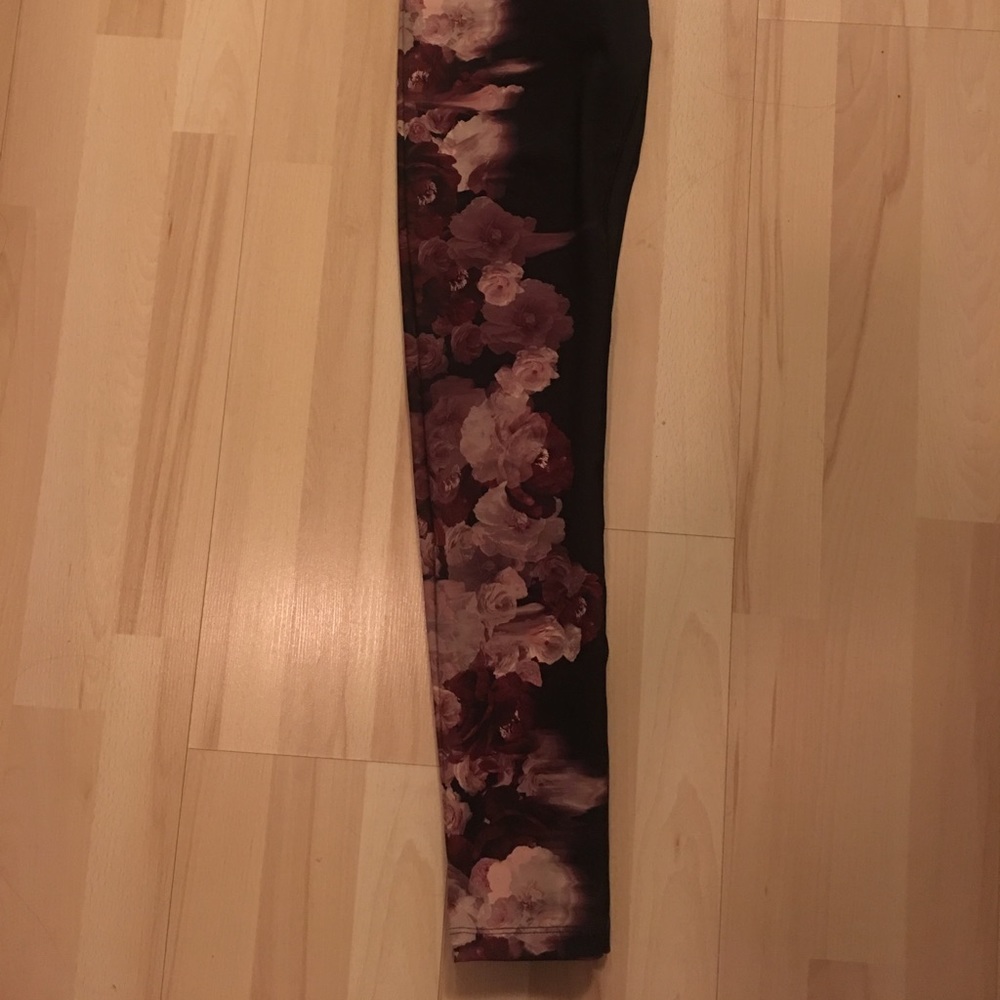 NEVER WORN! The North Face leggings